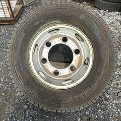 車のパーツ タイヤ、ホイールの画像