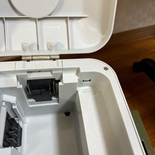 マキタ 充電式保冷温庫(オリーブ)  