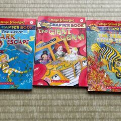  ¥300 子供用英語の本3冊（The Magic School...