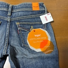 リーバイス　新品タグ付き服/ファッション ジーンズ/デニム レディースの画像