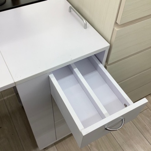 折りたたみネイルテーブルのご紹介！(トレファク寝屋川)