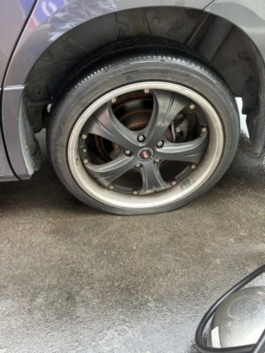 車のパーツ タイヤ、ホイール