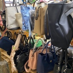 👜バッグいろいろ処分価格！セカンドバッグ 表示価格の半額セール開催中！　アールワン田川の画像