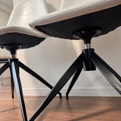 回転ダイニングチェア 2脚セットの画像