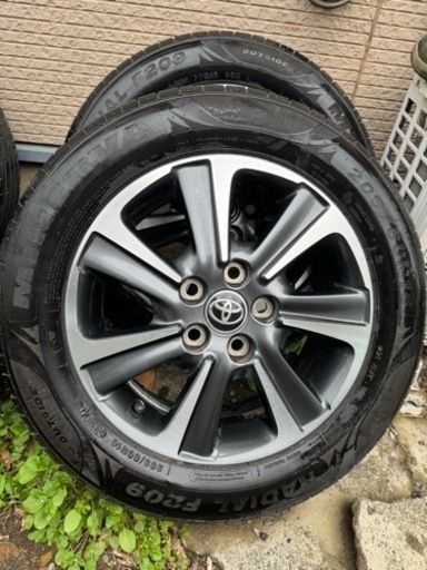 車のパーツ タイヤ、ホイール