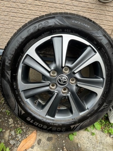 車のパーツ タイヤ、ホイール