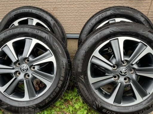 車のパーツ タイヤ、ホイール