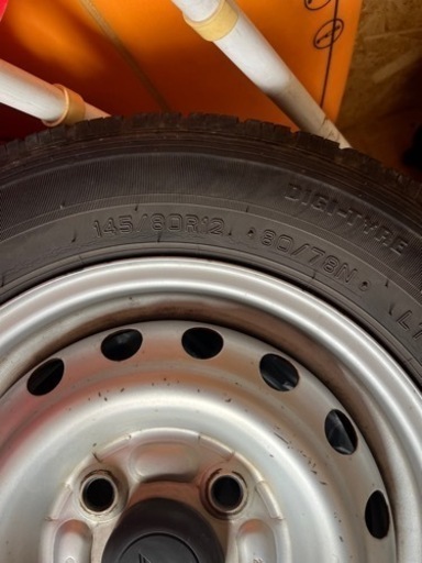 車のパーツ タイヤ、ホイール