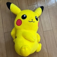 ピカチュウぬいぐるみ
