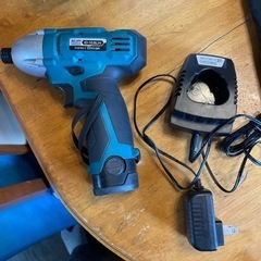 10.8V インパクトドライバー