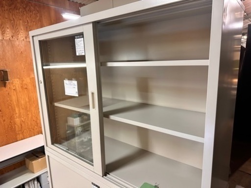 コクヨ　引戸書庫上下セット かぎ付き　幅120　奥40　高さ176cm