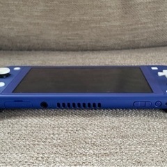 【お取引完了】2022年版Switch Liteブルー ソフト付きの画像