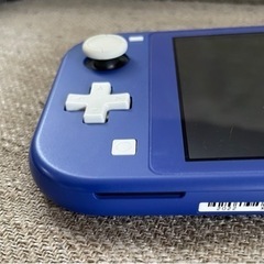 【お取引完了】2022年版Switch Liteブルー ソフト付きの画像