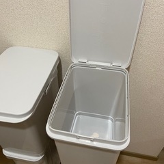 ニトリ　スリム分別ペール2段ゴミ箱　キャスター付き　2個セットの画像