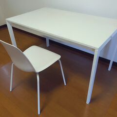 無料 イケア 白のダイニングテーブルとダイニングチェア
