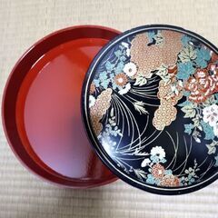 お寿司とかを盛り付けるお皿の画像
