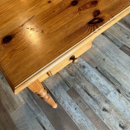家具 ダイニングテーブル。デスク