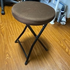 折り畳み椅子の画像
