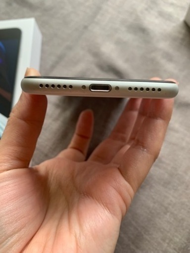 使用1年美品iPhoneSE2 ¥20000