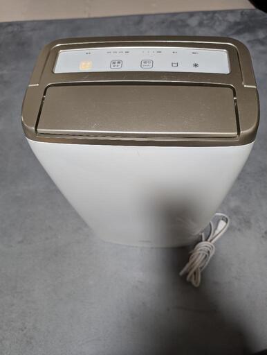 Versos コンプレッサー式除湿機 パワフル除湿11.4L 衣類乾燥 部屋干し 結露防止 連続排水 デザイン家電 多機能 省エネ 湿度3段