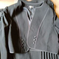 女性用フォーマル冠婚葬祭黒・冬のコートもありの画像