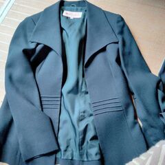 女性用フォーマル冠婚葬祭黒・冬のコートもありの画像