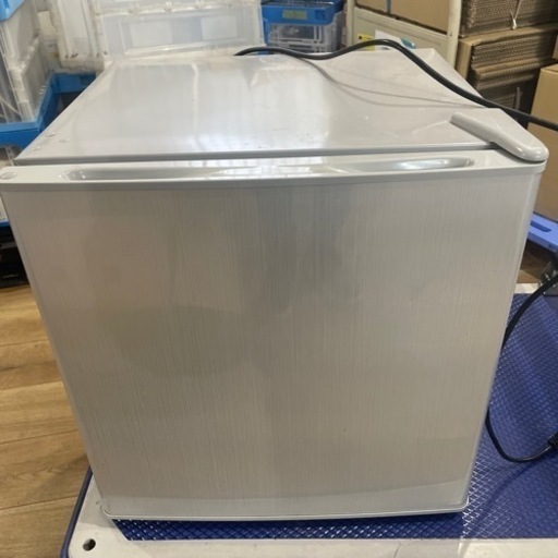 2018年製 アズマ 46L 1ドア小型冷蔵庫 MR-50B 右開き シルバー オフィス 寝室 セカンド冷蔵庫