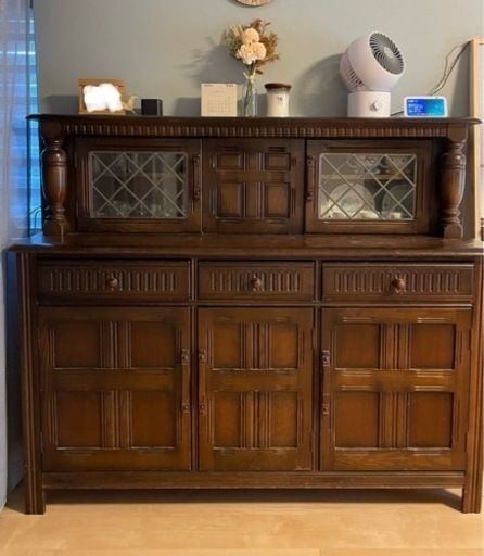 1979年製ステンドグラス扉のカップボード