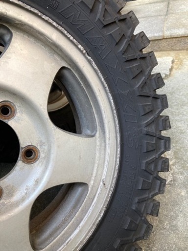 車のパーツ タイヤ、ホイール