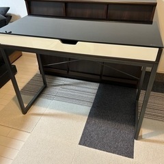 【2000円から値下げ可】ガラス天板デスクの画像