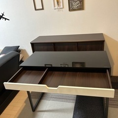 【2000円から値下げ可】ガラス天板デスクの画像