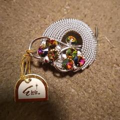 新品✨素敵なブローチの画像