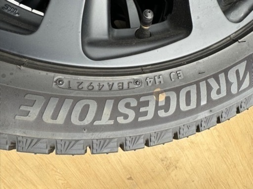 車のパーツ タイヤ、ホイール