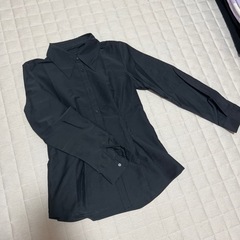 GU 黒シャツ XS