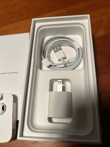 受付終了iphone SE第2世代　64GB 未使用品　携帯電話