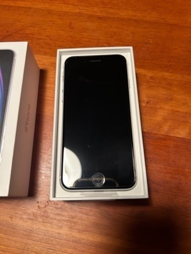 受付終了iphone SE第2世代　64GB 未使用品　携帯電話