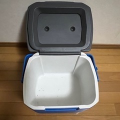 アウトドア用品・コールマンクーラーボックスの画像