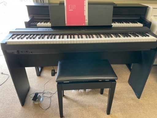 中古美品YAMAHA 電子ピアノ P-125B 2019年製。純正スタンド、ペダル