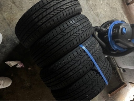 車のパーツ タイヤ、ホイール