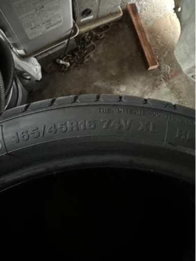 車のパーツ タイヤ、ホイール