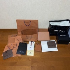 LOUIS VUITTONの袋や空箱とCHANELの空箱と袋