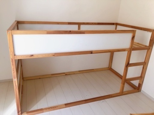 【希望者様とお話し中、募集停止
中】IKEAのリバーシブルベッド KURA ホワイト/パイン材