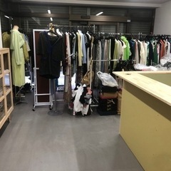 フリーマケット　ブランド衣料　家具