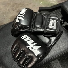 オープンフィンガーグローブ