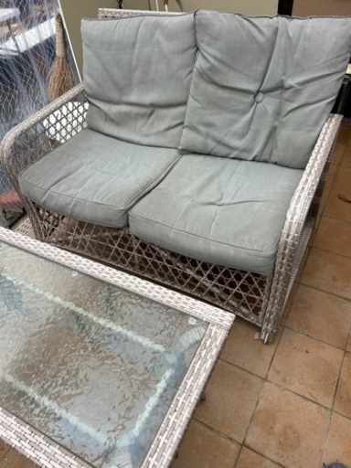 ソファー三脚とテーブルのセット　本来屋外用