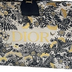 美品　DIOR ディオール　クリスマス限定ギフトラッピング　おリボン付き　の画像