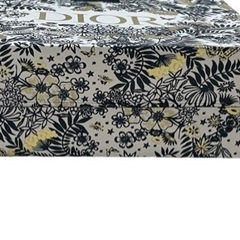 美品　DIOR ディオール　クリスマス限定ギフトラッピング　おリボン付き　の画像