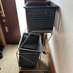ランドリーバスケット　2段式の画像