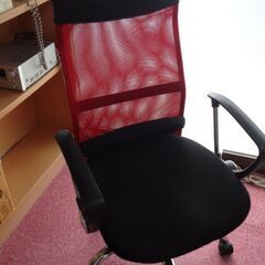 オフィス用チェア　赤黒　メッシュ