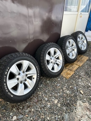 お話し中！！ハイエース200系プラド150系後期純正アルミホイル、グリップMAXタイヤセット